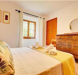 4 Bedroom Villa with Pool, near Pollensa, sleeps 8